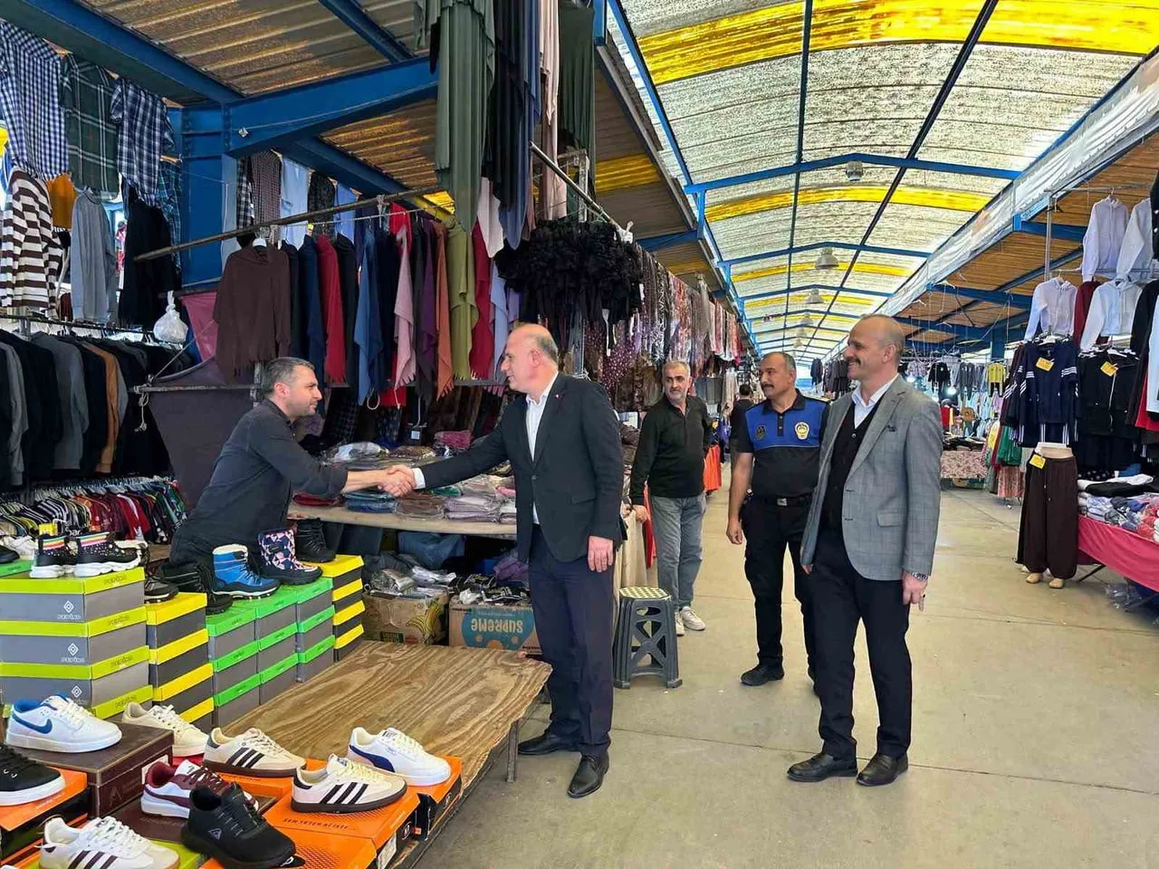 BAŞKAN TORUN VATANDAŞLARIN TALEPLERİNİ DİNLEDİ