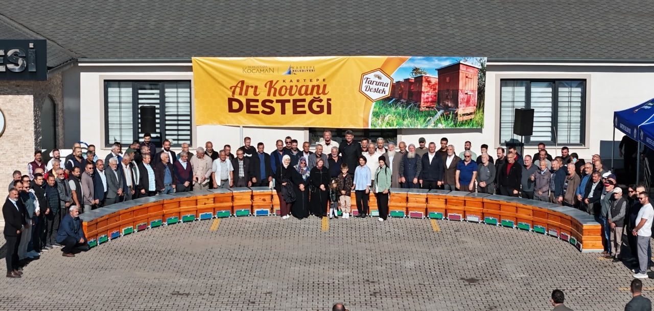 KARTEPE’DE 125 ARICIYA TOPLAM 250 TAKIM ARI KOVANI DESTEĞİ SAĞLANDI. ÜRETİCİLERE TESLİM EDİLEN...