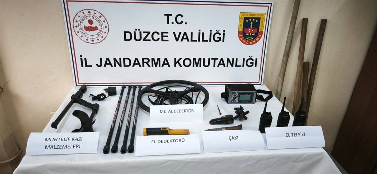 OPERASYONDA DEDEKTÖR, YER ALTI GÖRÜNTÜLEME CİHAZI, TELSİZLER VE ÇOK SAYIDA KAZI MALZEMESİ ELE...