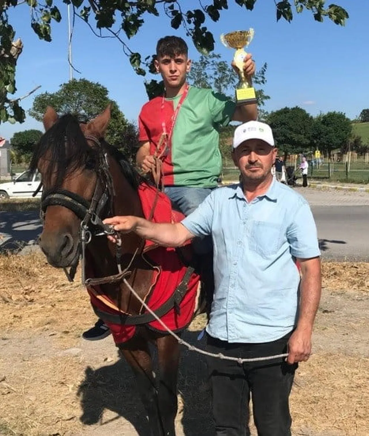 RAHVAN AT YARIŞLARINDAN KUPA İLE DÖNDÜ