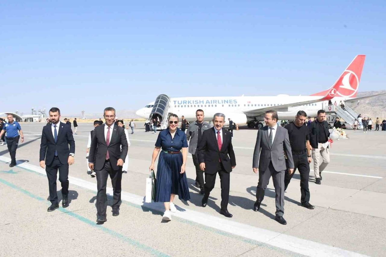 ŞIRNAK VALİSİ BİROL EKİCİ VE BERABERİNDEKİ HEYET, 5. ULUSLARARASI CUDİ CUP TENİS TURNUVASI FİNAL...