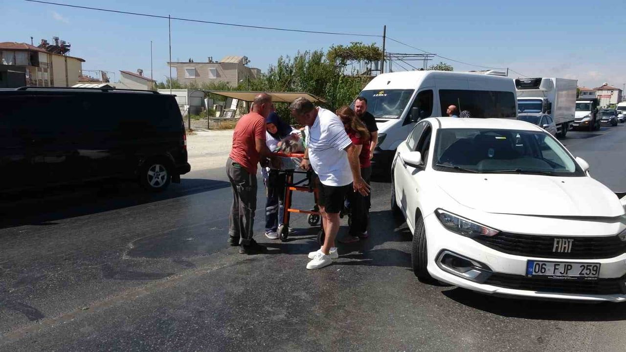ANTALYA’NIN MANAVGAT İLÇESİNDE AKARYAKIT TANKERİNİN OTOMOBİLLE ÇARPIŞMASI SONUCU MEYDANA GELEN...