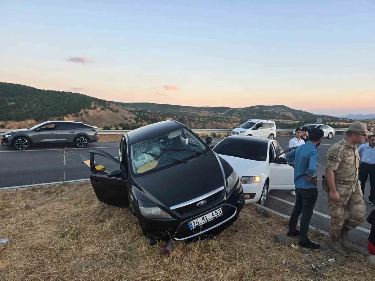 BİNGÖL’DE TRAFİK KAZASI: 3 YARALI
