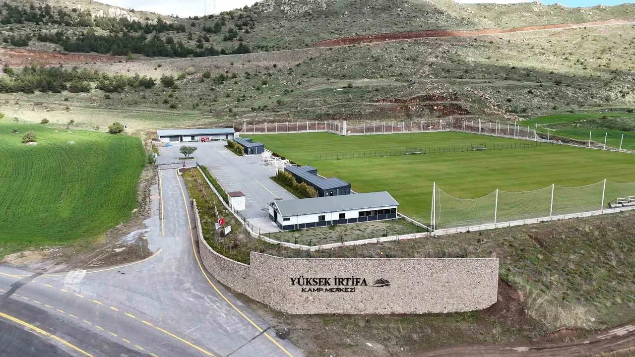 ERCİYES YÜKSEK İRTİFA KAMP MERKEZİ, YERLİ VE YABANCI KULÜPLERDEN YOĞUN İLGİ GÖRÜYORE