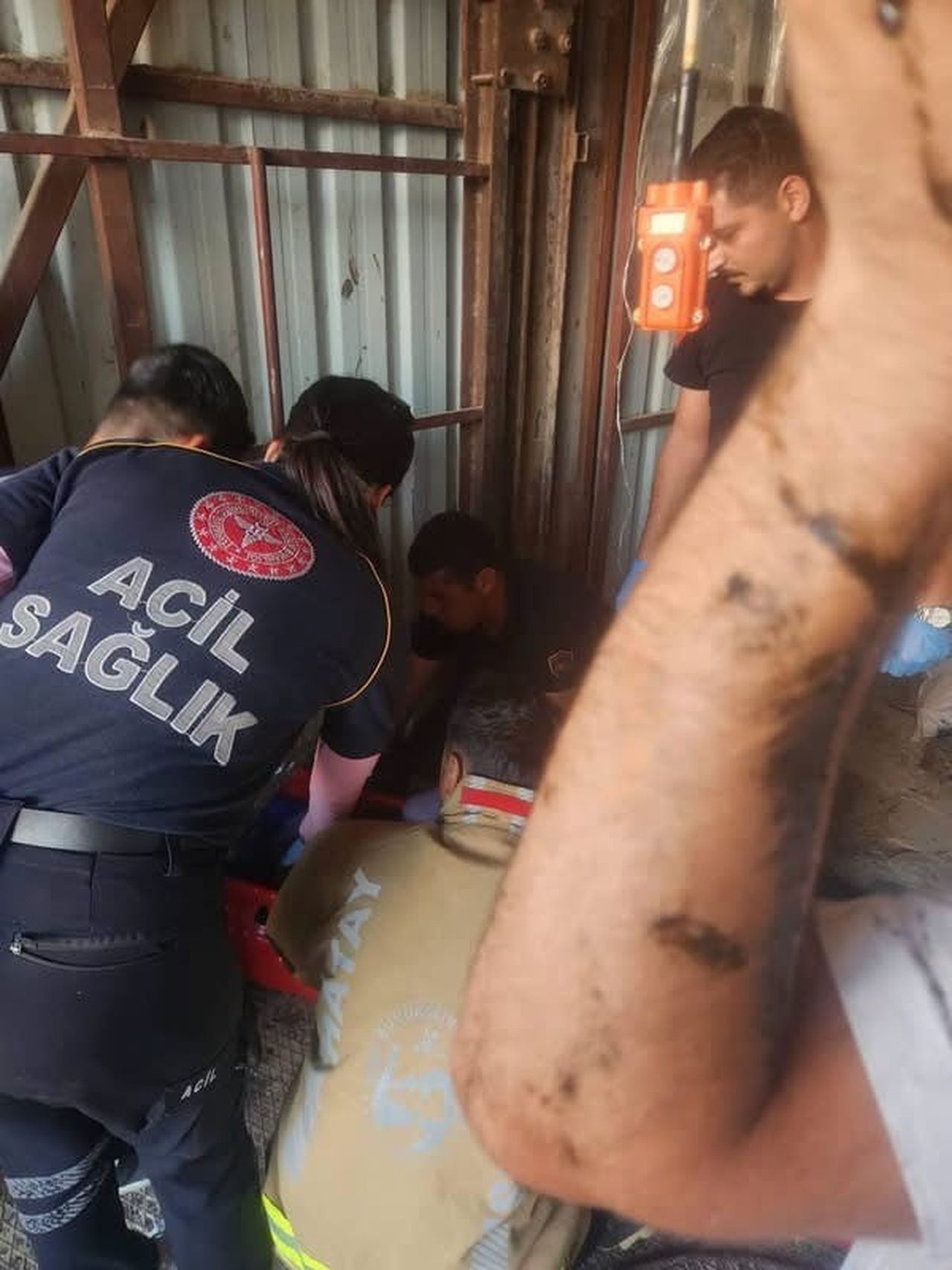 ANTAKYA GÜZELBURÇ MAHALLESİ’NDE YÜK ASANSÖRÜNÜN DÜŞMESİ SONUCU MEYDANA GELEN İŞ KAZASI VE...