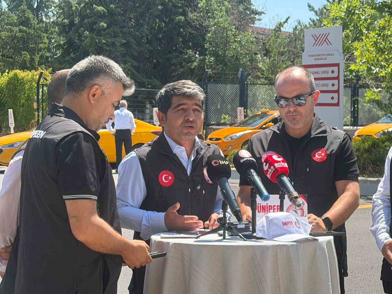ÜNİVERSİTE İDARİ PERSONEL SENDİKASI (ÜNİPERSEN) BAŞKANI İBRAHİM GÜZEL,  KONUŞMA YAPTI.
