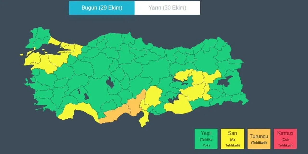 KOCAELİ'DE OLUMSUZ HAVA ŞARTLARI NEDENİYLE 29 EKİM CUMHURİYET BAYRAMI KUTLAMALARI KAPSAMINDA...