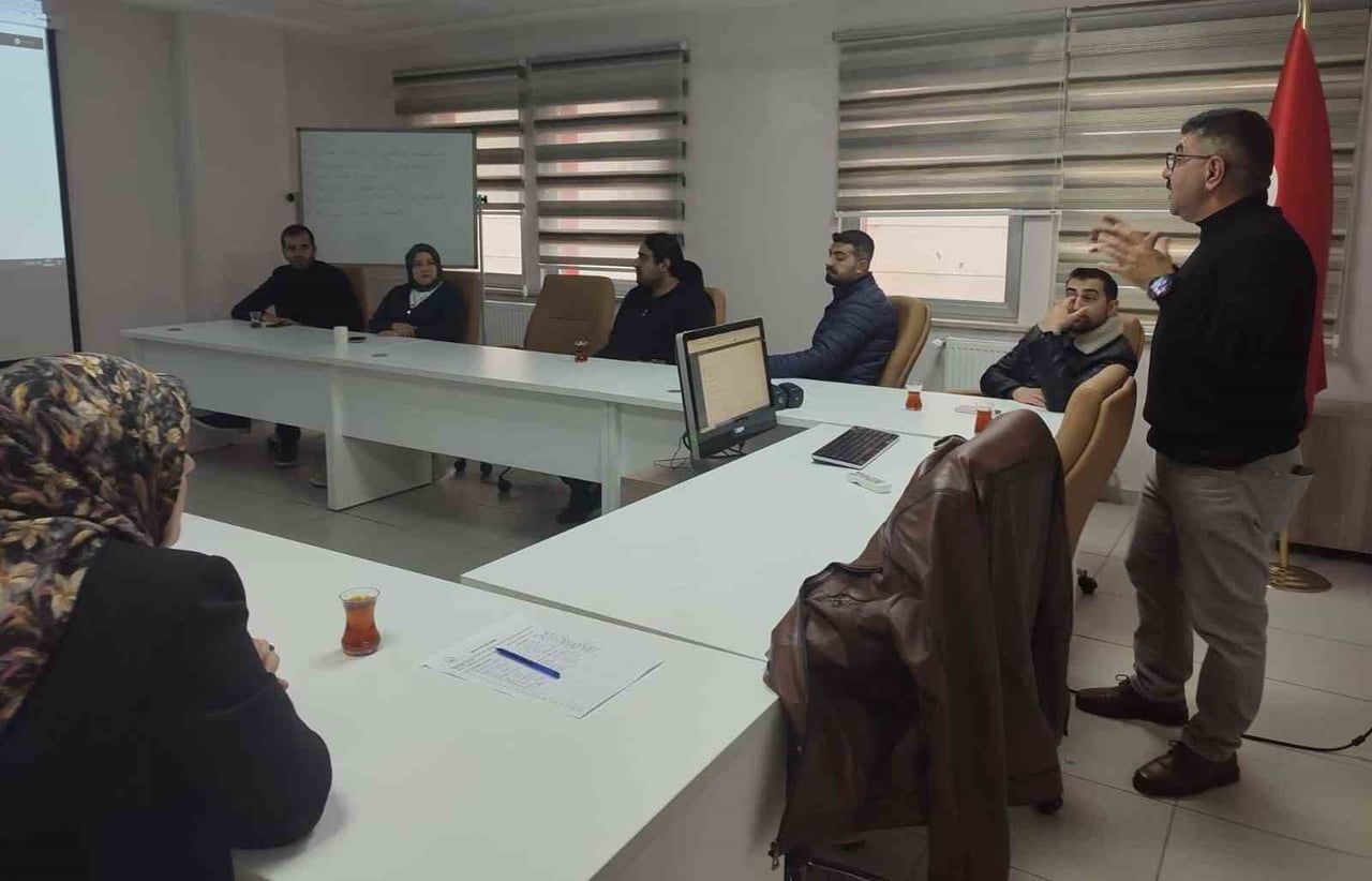 BAYBURT’TA ENGELLİ VE YAŞLI HİZMETLERİ PERSONELİNE EĞİTİM VERİLDİ