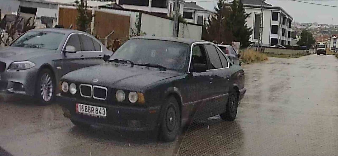 BURSA’DA TRAFİKTE DRİFT PAHALIYA PATLADI: 140 BİN TL CEZA, EHLİYETİNE EL KONULDU