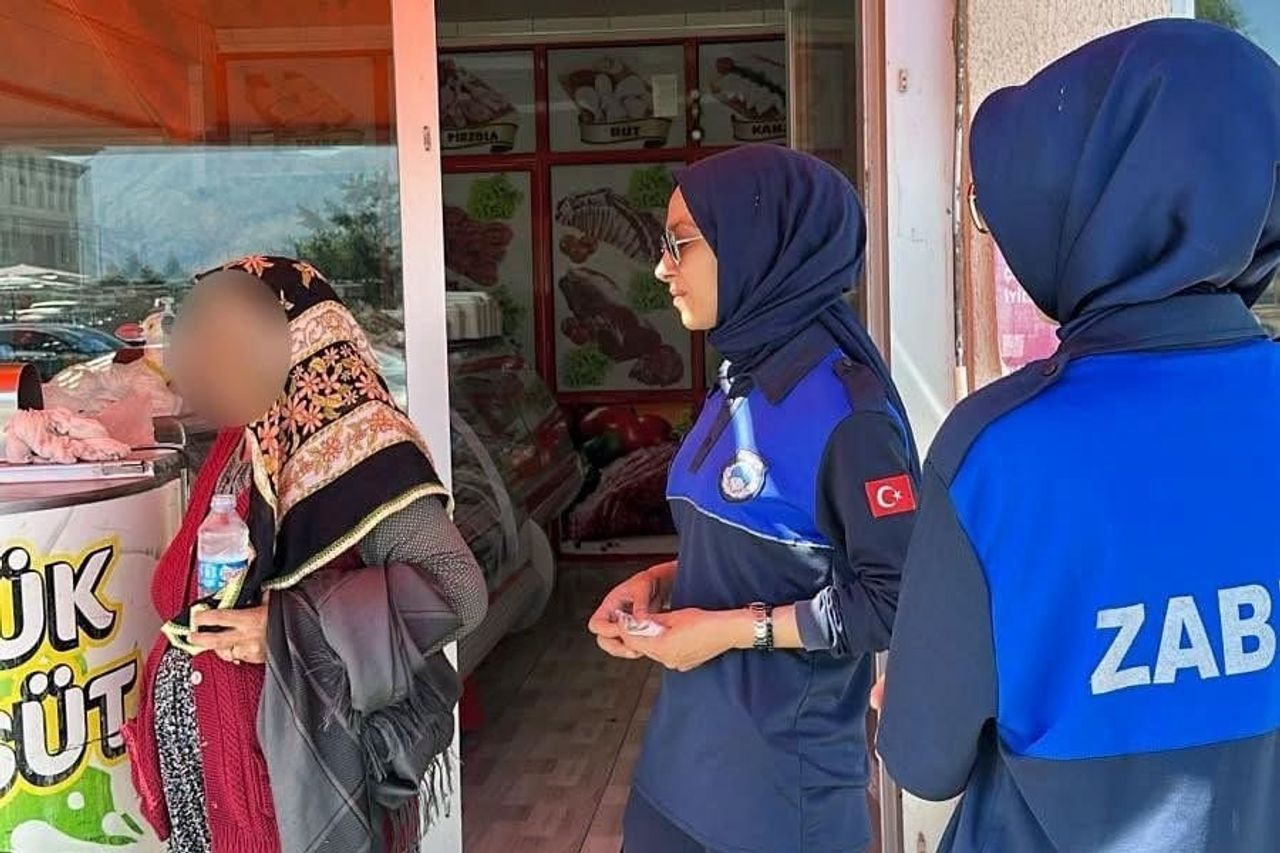 ERZİNCAN BELEDİYESİ ZABITA MÜDÜRLÜĞÜ EKİPLERİNCE, DİLENCİLİK YAPTIĞI BELİRLENEN 3 KİŞİ HAKKINDA...