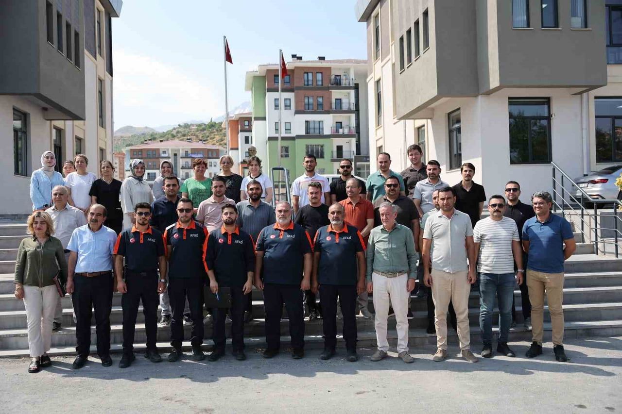 HACILAR BELEDİYESİ PERSONELİNE YÖNELİK DEPREM VE YANGIN TATBİKATI GERÇEKLEŞTİRİLDİ. AFAD İLE...