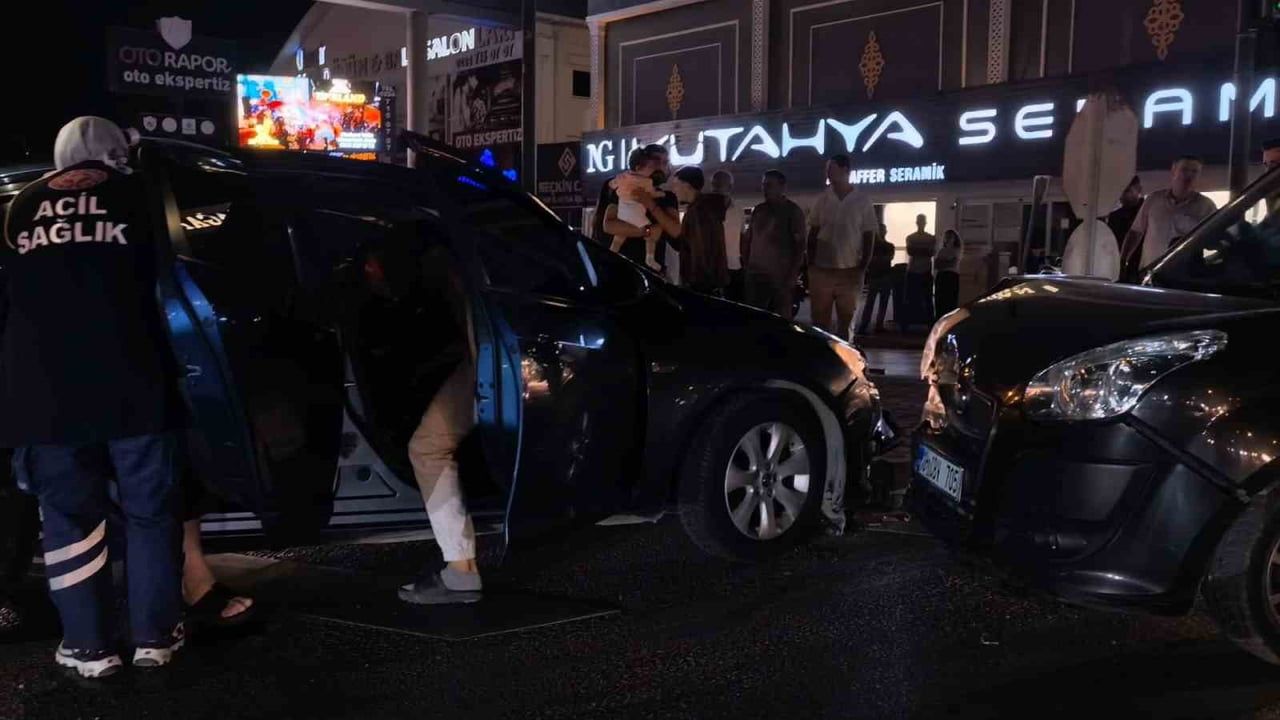 BURSA'NIN İNEGÖL İLÇESİNDE MEYDANA GELEN ZİNCİRLEME KAZADA 1 MOTOSİKLET, OTOMOBİL VE HAFİF TİCARİ...