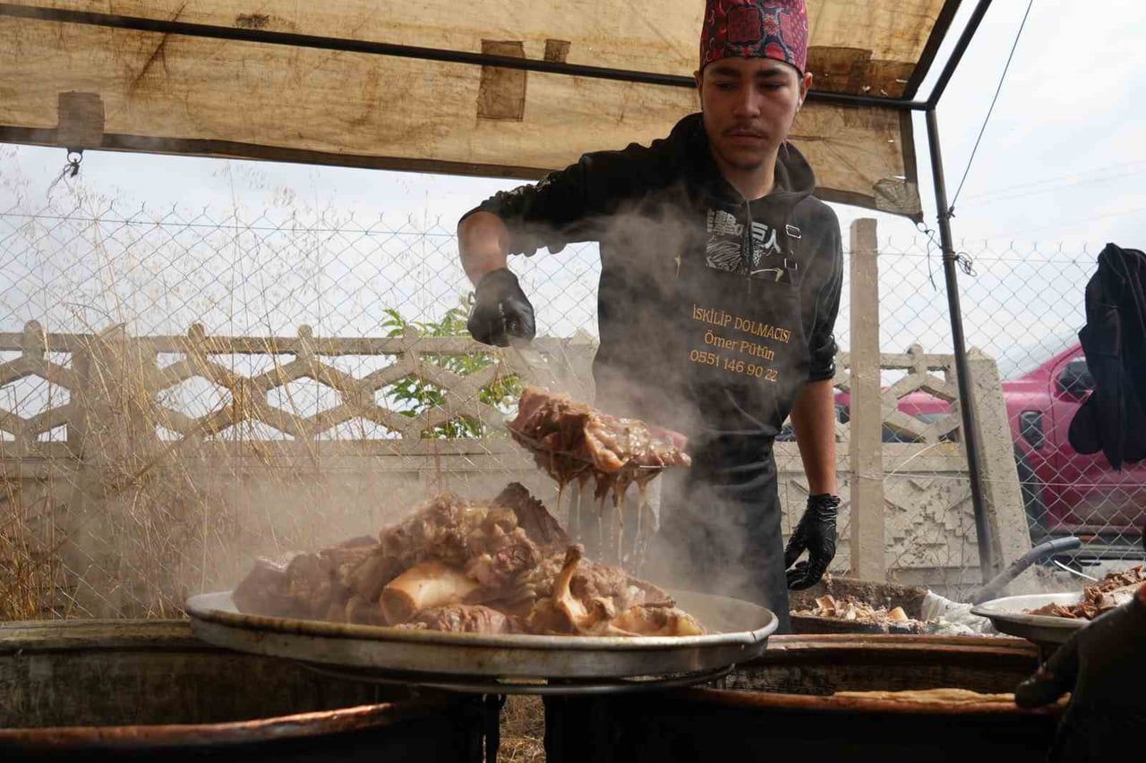 BOLU'DA DÜZENLENEN BÜYÜK ÇORUMLULAR BULUŞMASINDA YAKLAŞIK 10 BİN KİŞİ BİR ARAYA GELDİ....