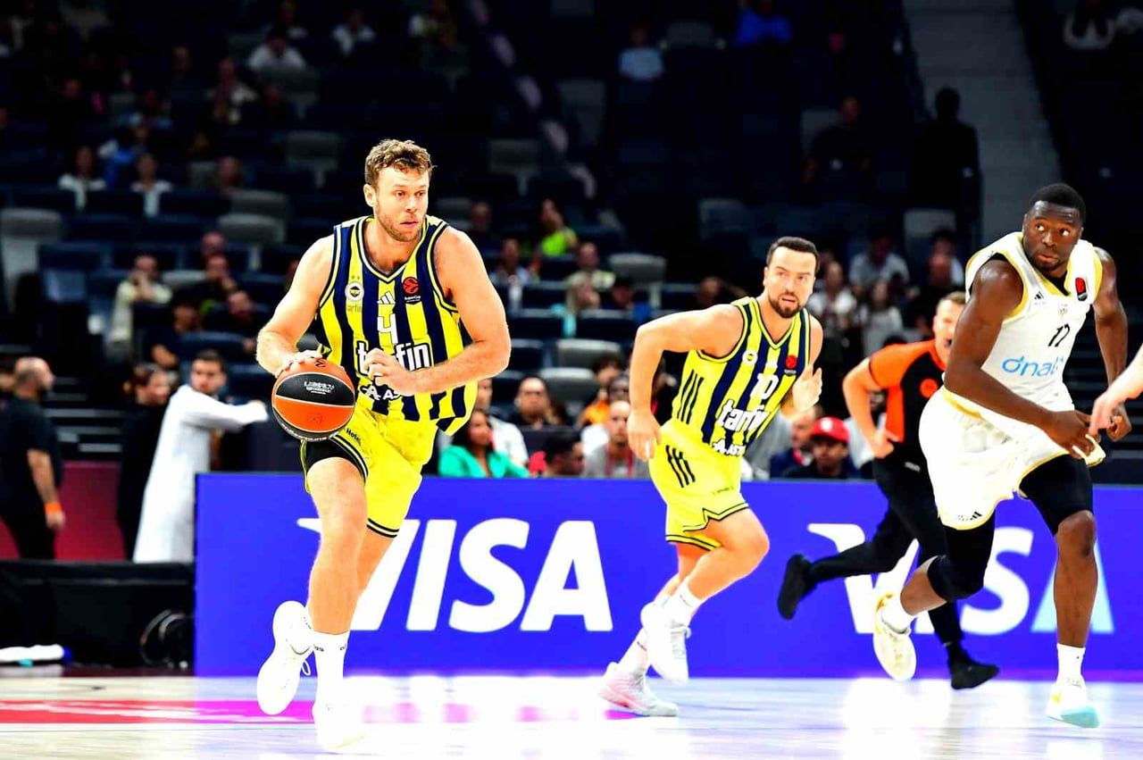 FENERBAHÇE, EUROLEAGUE SÜPER KUPA MAÇINDA DUBAİ BASKETBOL'U 85-77 MAĞLUP EDEREK ÜÇÜNCÜLÜĞÜ ELDE...
