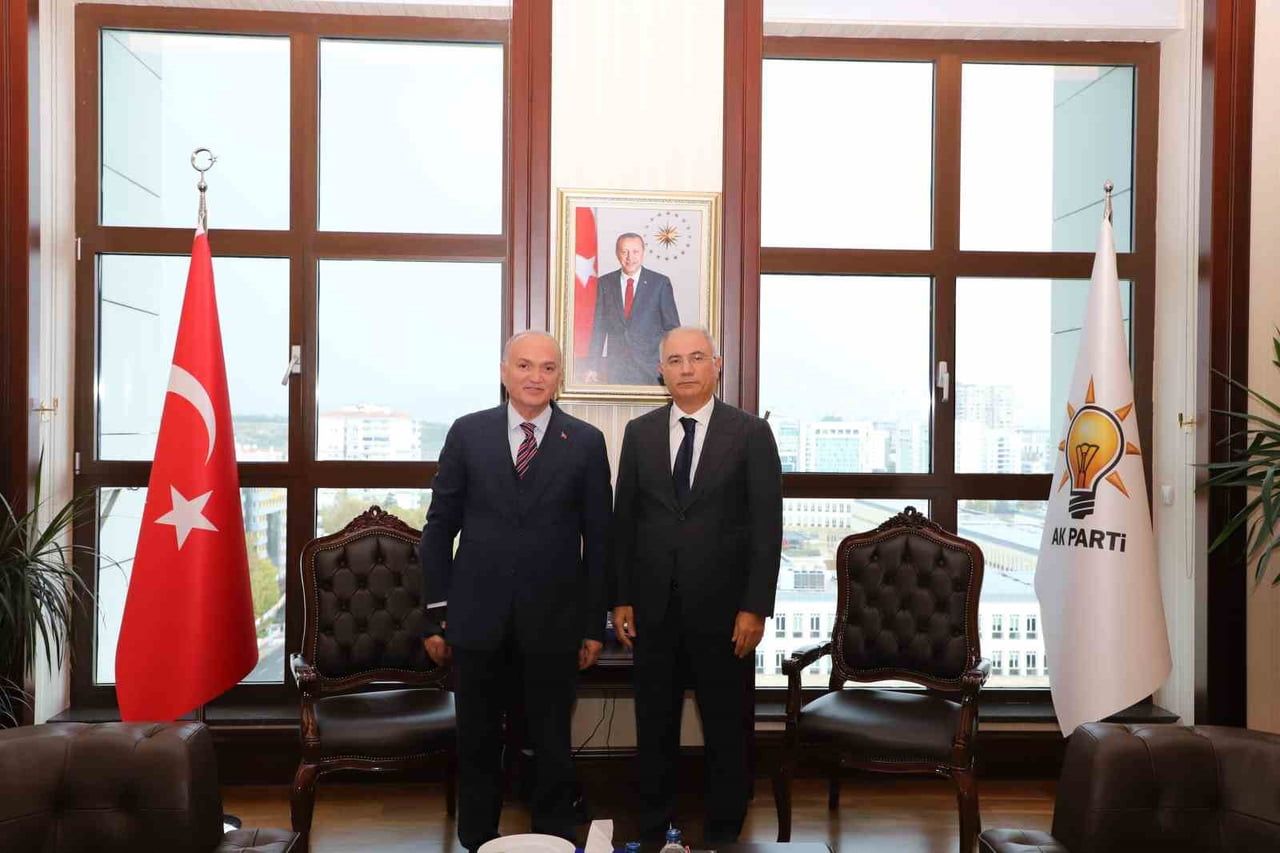 DÜZCE BELEDİYE BAŞKANI DR. FARUK ÖZLÜ, AK PARTİ GENEL BAŞKAN VEKİLİ EFKAN ALA’YI MAKAMINDA ZİYARET...