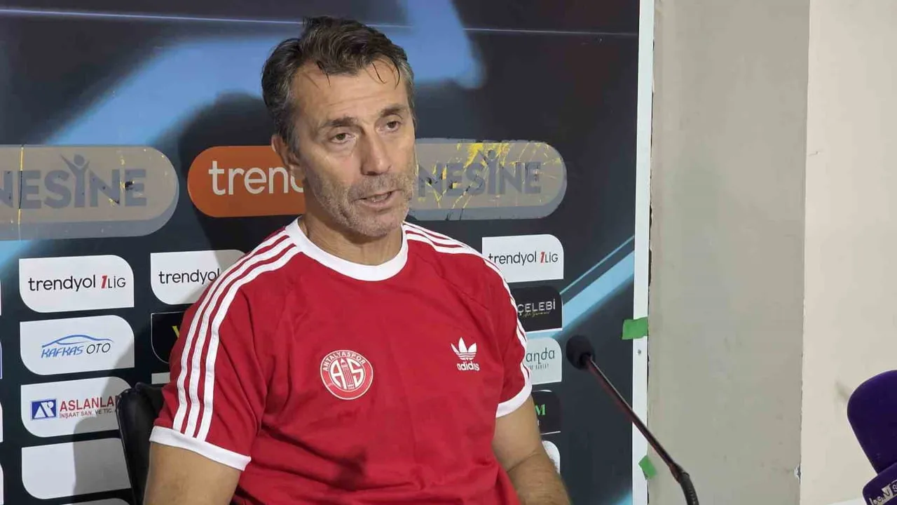 ANTALYASPOR TEKNİK DİREKTÖRÜ BÜLENT KORKMAZ