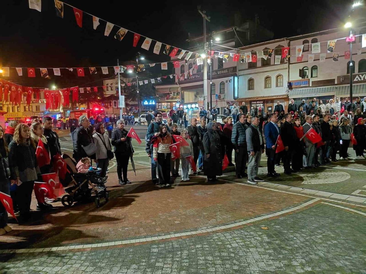 BOLU’NUN MUDURNU İLÇESİNDE 29 EKİM CUMHURİYET BAYRAMI KUTLAMALARI KAPSAMINDA DÜZENLENEN FENER...