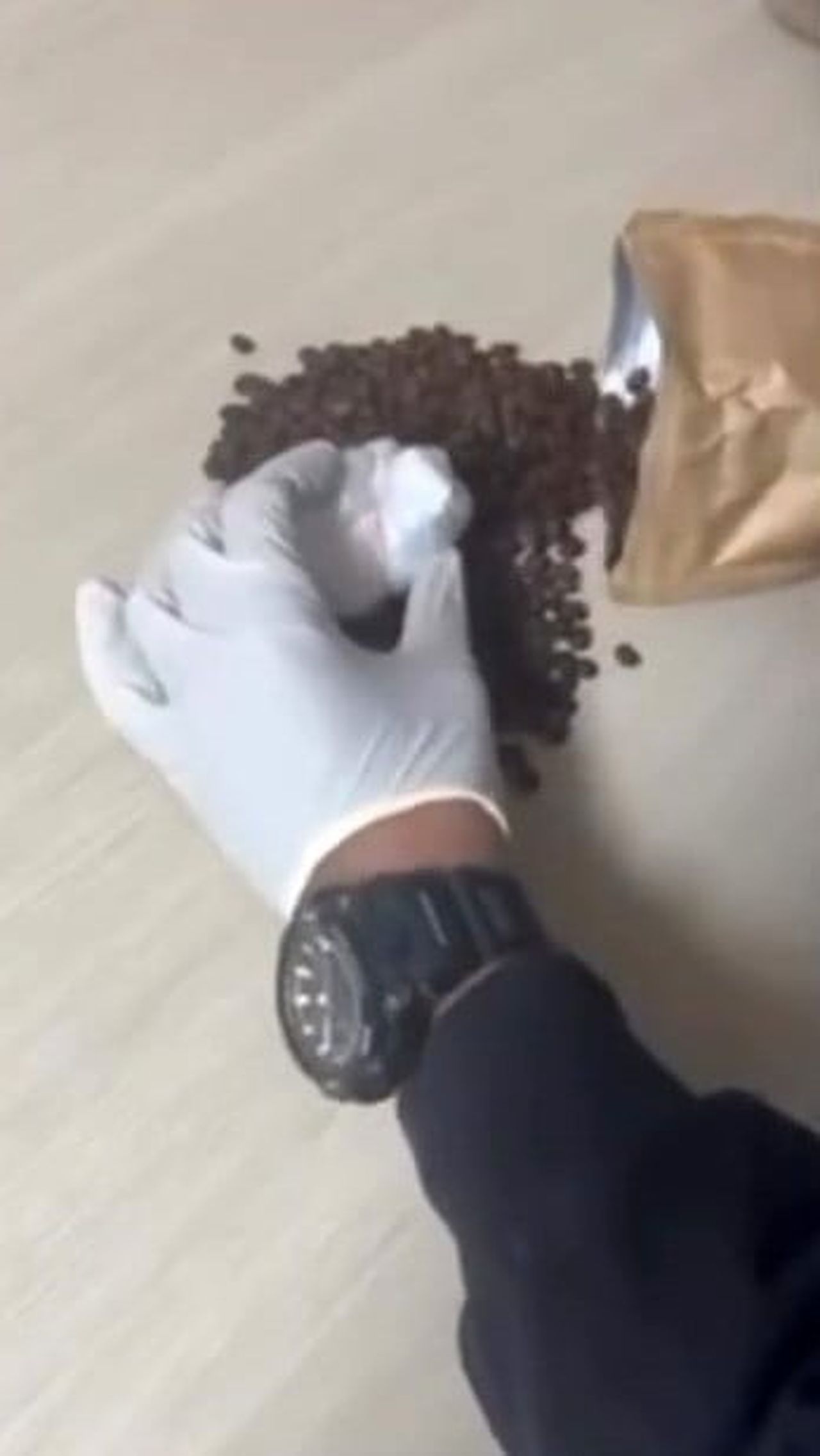 BİLECİK'TE ŞÜPHE ÜZERİNE DURDURULAN ARAÇTA KAHVE PAKETLERİ İÇERİSİNE GİZLENMİŞ KOKAİN ELE...