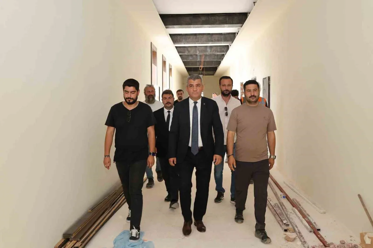 ERZURUM İL MİLLÎ EĞİTİM MÜDÜRÜ SÜLEYMAN EKİCİ, PROJENİN İLERLEYİŞİNİ YERİNDE GÖRMEK AMACIYLA...