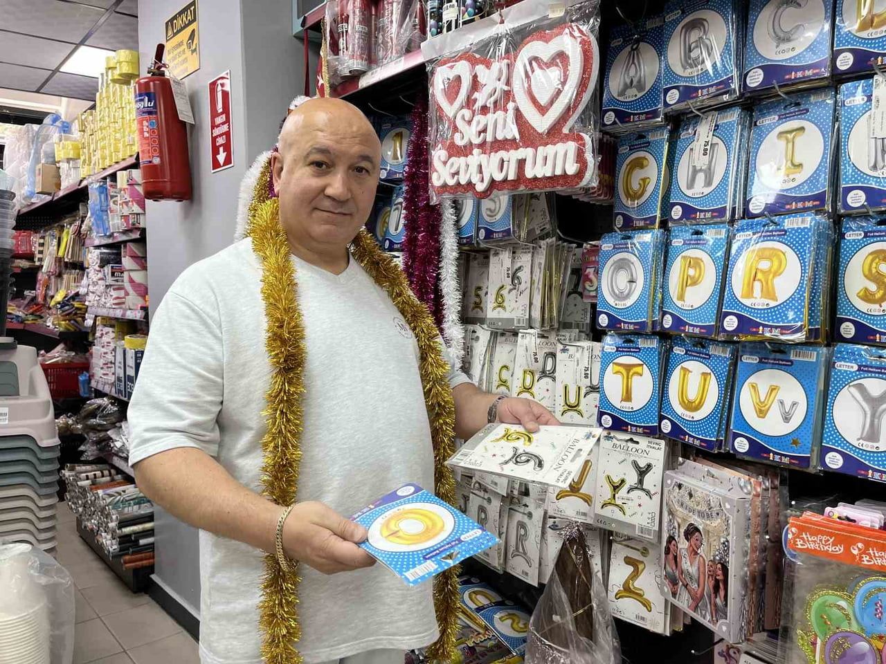 ESKİŞEHİR’DE ZÜCCACİYE ESNAFLIĞI YAPAN CENGİZ KURUTEPE, YAZ AYLARININ GELMESİYLE BİRLİKTE DÜĞÜN...