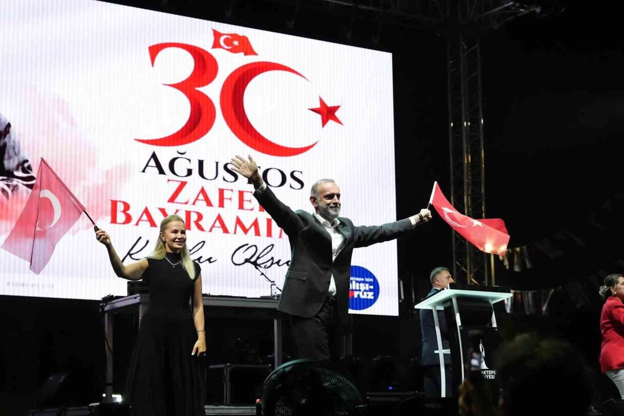 SANCAKTEPE KÜLTÜR SANAT FESTİVALİ’NİN İKİNCİ GÜNÜNDE COŞKU VE MÜZİK BİR ARAYA GELDİ. 30 AĞUSTOS...