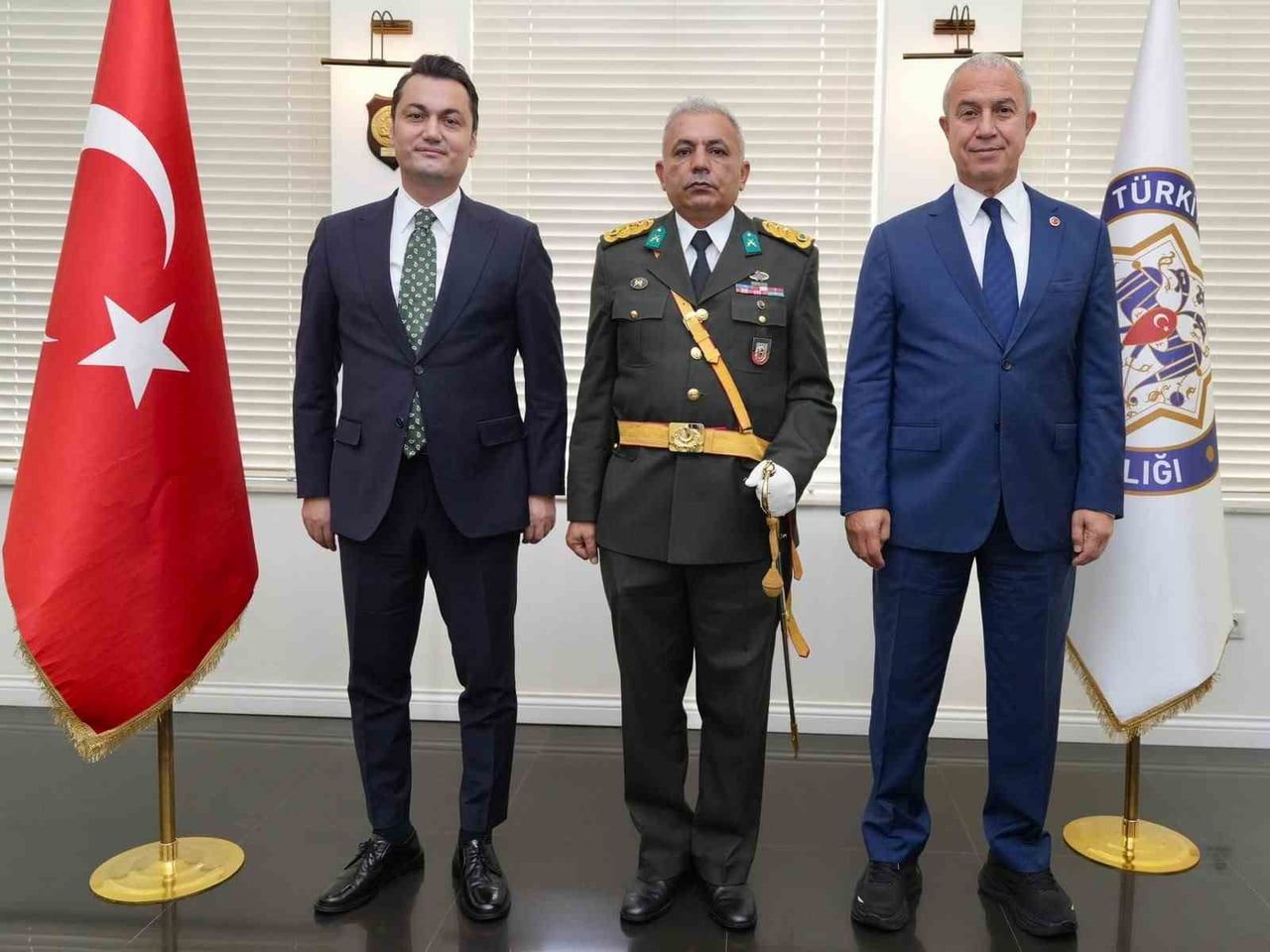 (SOLDA) ALANYA KAYMAKAMI ŞAKİR ÖNER ÖZTÜRK, ALANYA BELEDİYE BAŞKANI OSMAN TARIK ÖZÇELİK VE PİYADE...