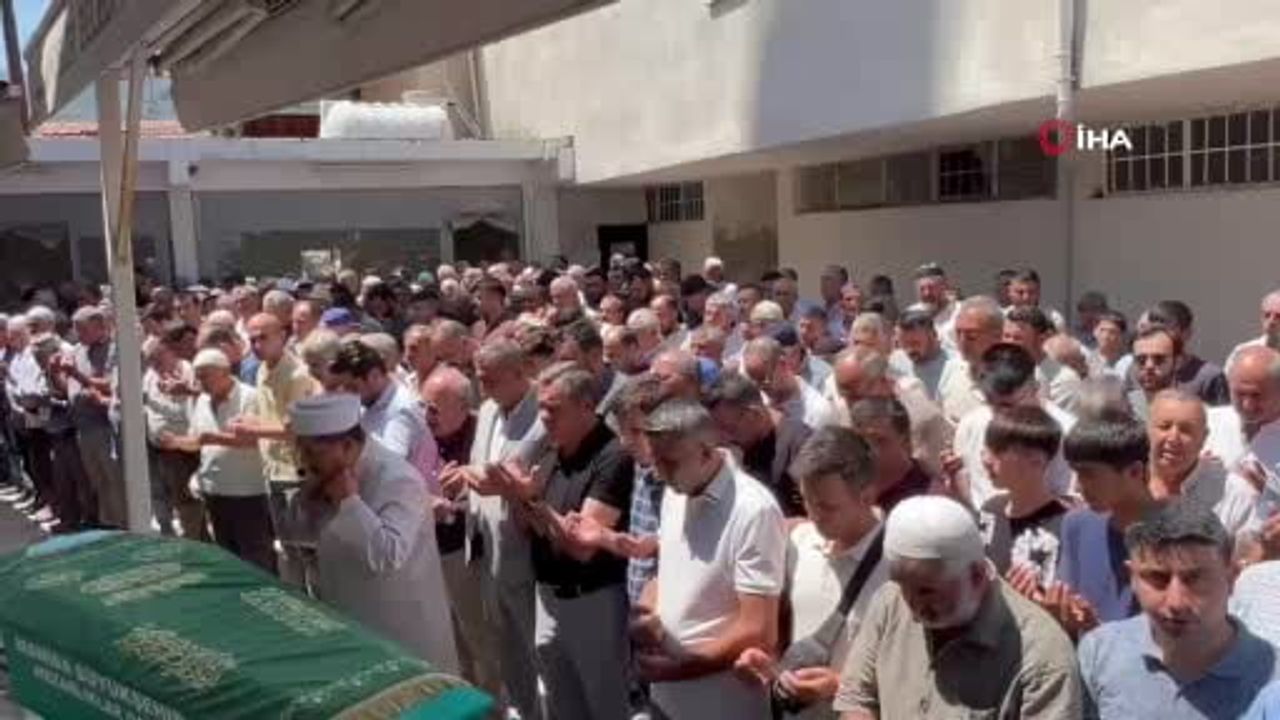 Manisa’daki feci kazada hayatını kaybeden 2 kişi defnedildi