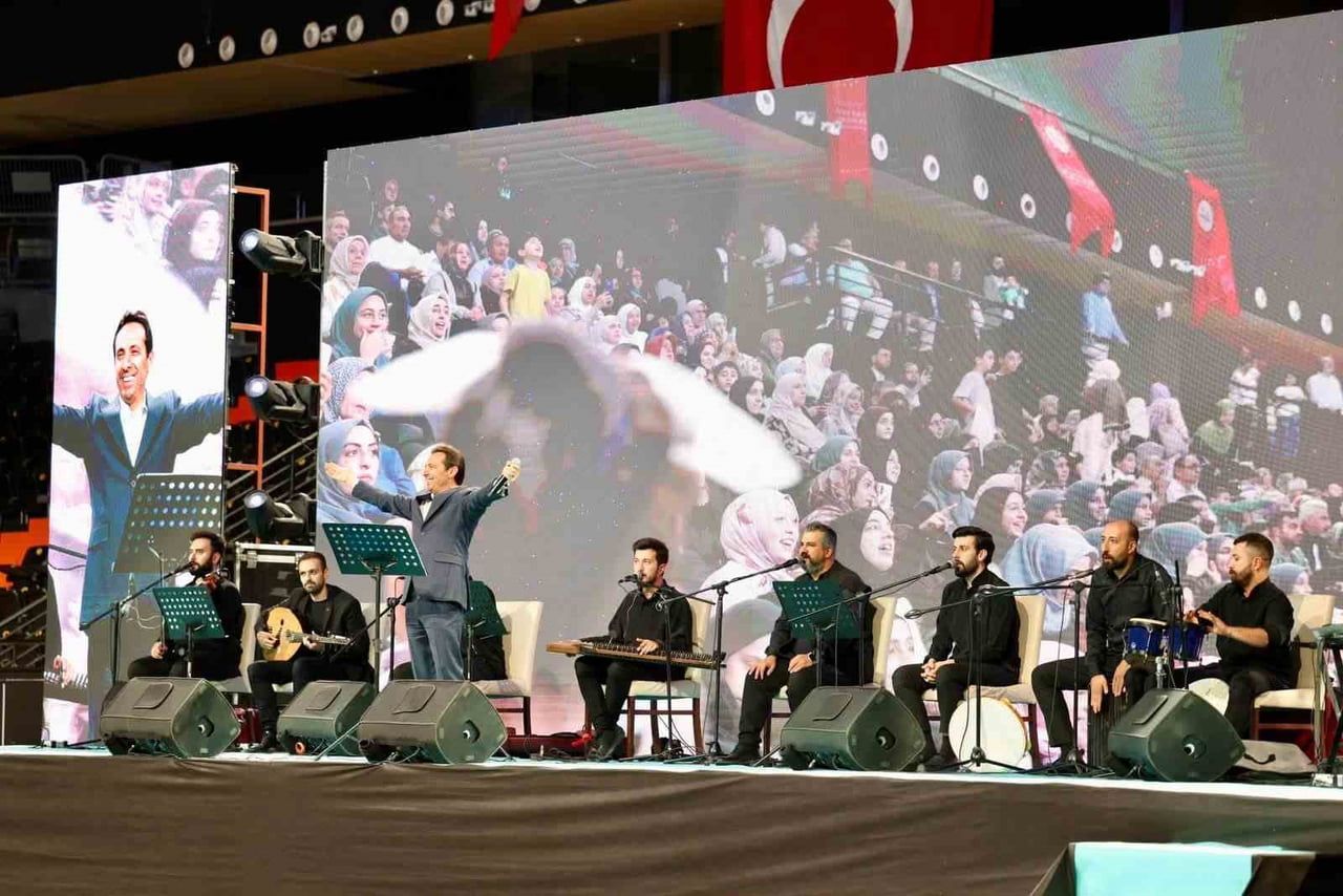 MERSİN’DE CAMİLER VE DİN GÖREVLİLERİ HAFTASI KAPSAMINDA DÜZENLENEN 'NAAT GÜLDESTESİ' PROGRAMINDA...
