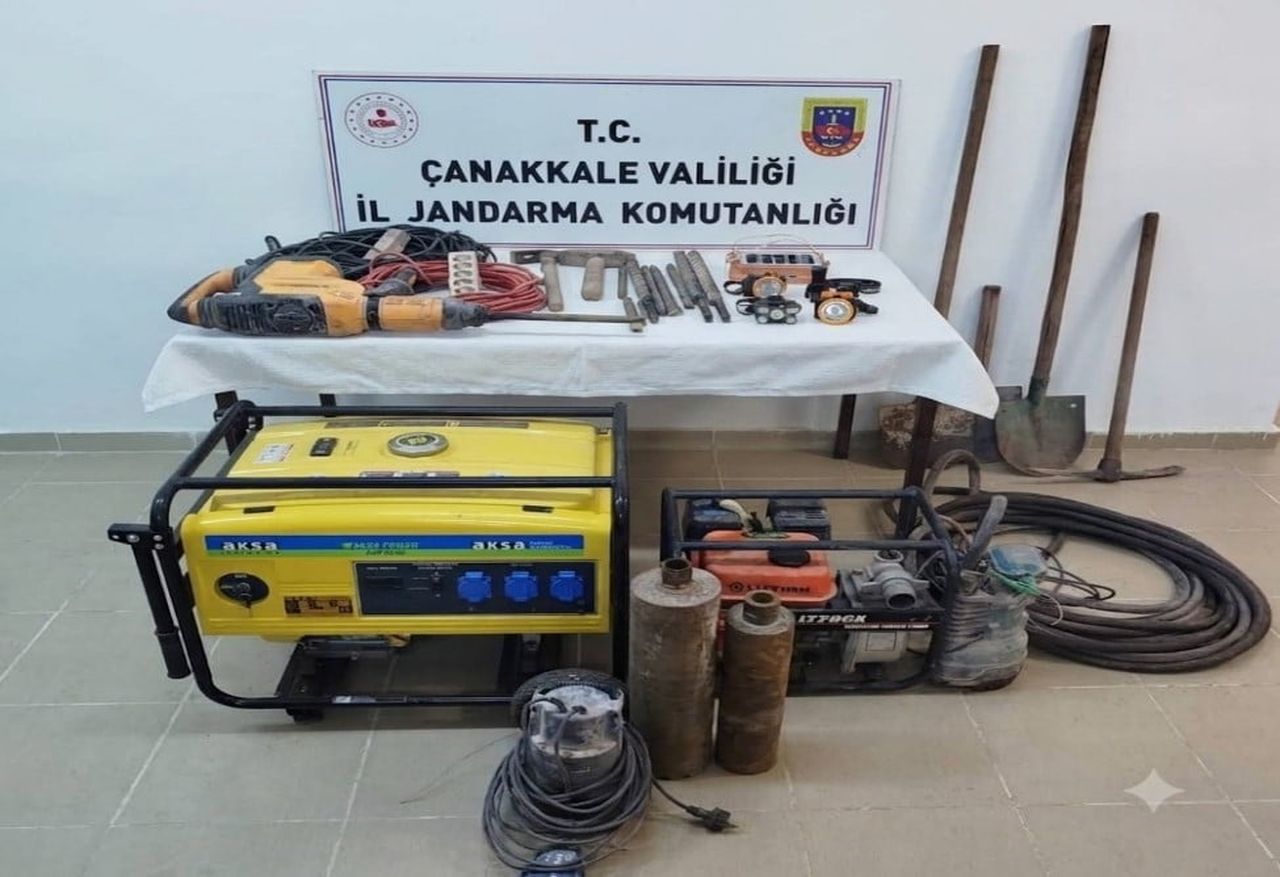 ÇANAKKALE'DE JANDARMA EKİPLERİNCE ECEABAT İLÇESİNDE KAÇAKÇILIK OPERASYONU...