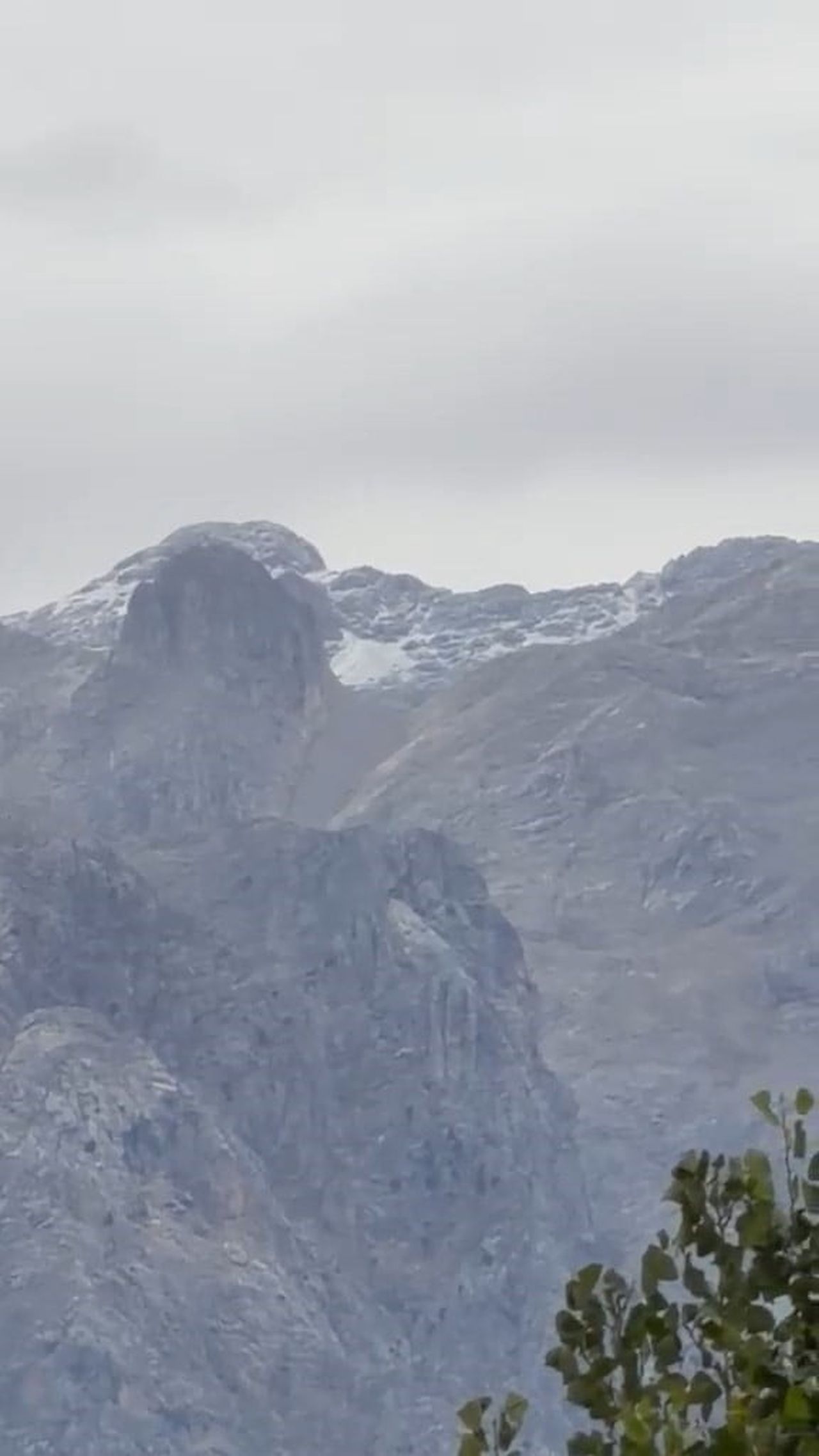 TUNCELİ’DE MEVSİMİN İLK KAR YAĞIŞI YÜKSEK KESİMLERDE ETKİLİ OLDU