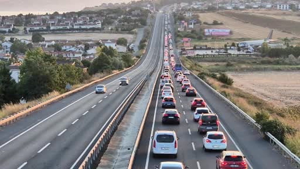 İstanbul'dan Tekirdağ'a hafta sonu akını; geliş yönünde kilometrelerce araç kuyruğu