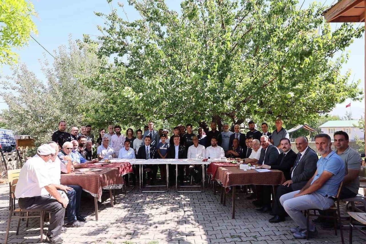 ERZİNCAN VALİSİ HAMZA AYDOĞDU, VALİ YARDIMCISI VE İL ÖZEL İDARESİ GENEL SEKRETERİ MEHMET EMRE...