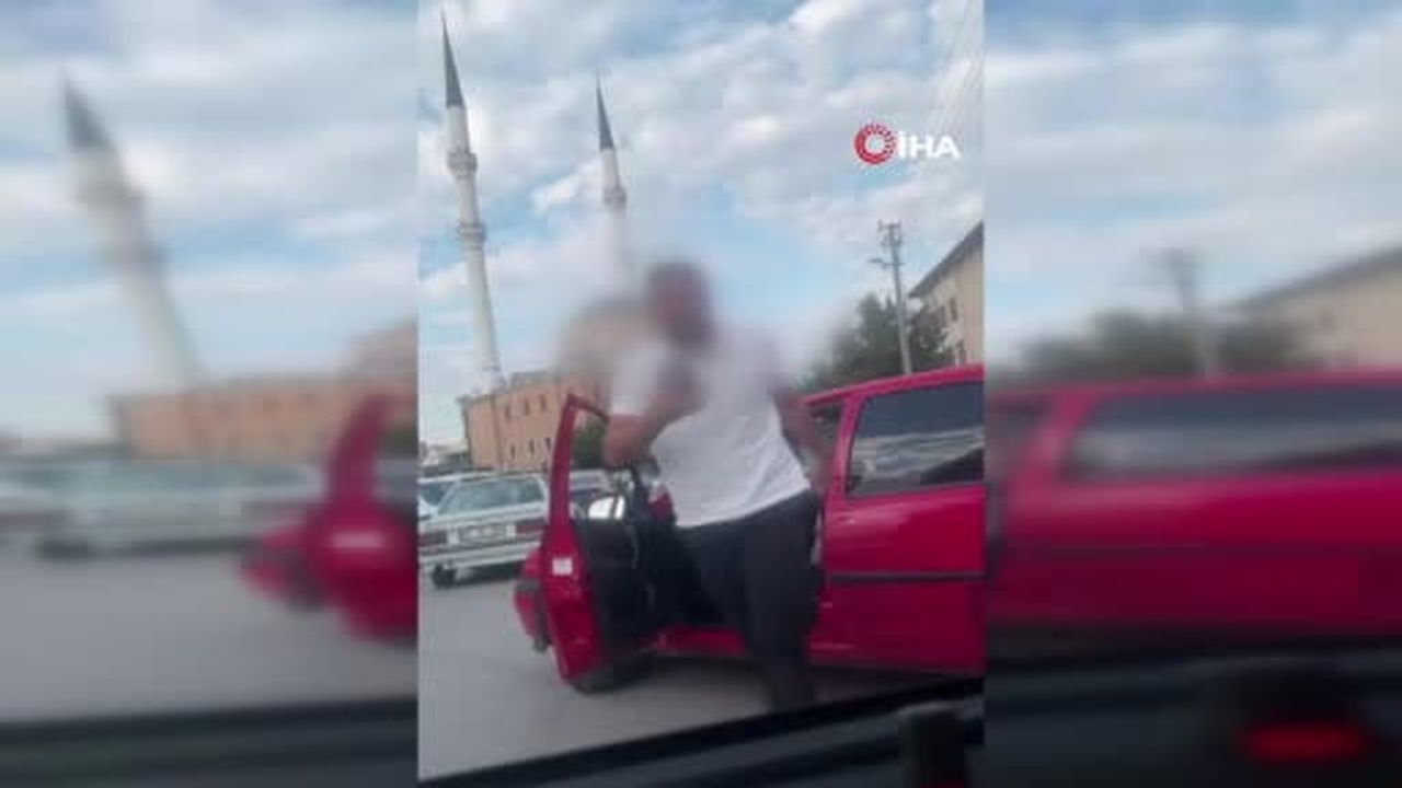 Kendisine korna çalanları ölümle tehdit etti: O anlar kamerada