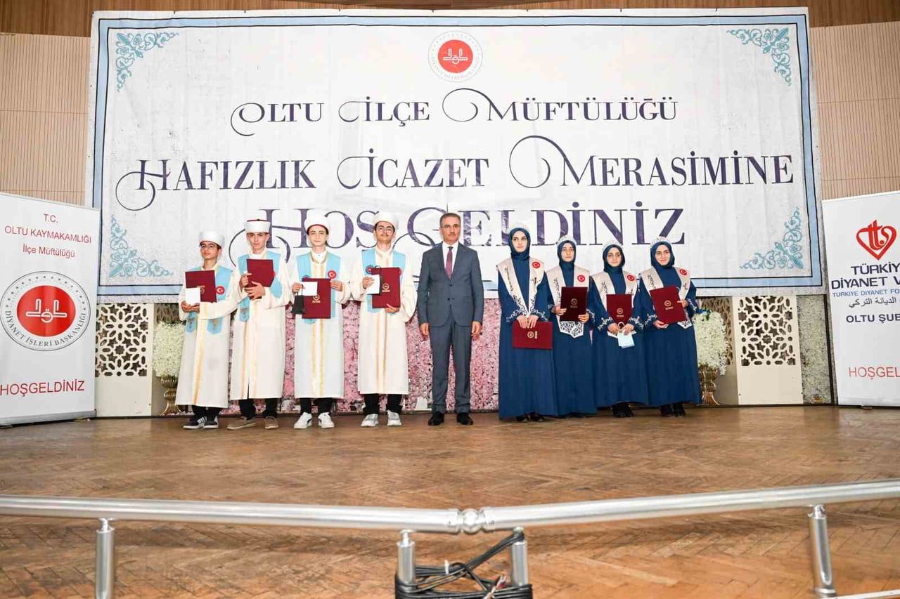 ERZURUM VALİSİ AYDIN BARUŞ, OLTU İLÇE MÜFTÜLÜĞÜ TARAFINDAN DÜZENLENEN HAFIZLIK İCAZET MERASİMİ'NE...