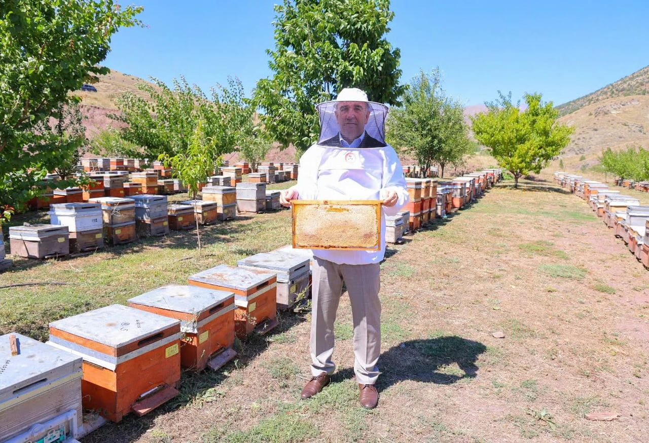 BAYBURT’TA 2026 BAL HASADI BAŞLADI: VALİ ELDİVAN ARICILARLA BİR ARAYA GELDİ