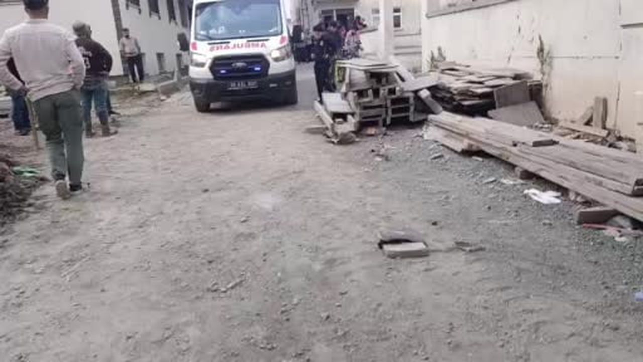 Kars’ta motosikletli saldırgan dehşeti: 1’i kadın 2 kişi silahla yaralandı
