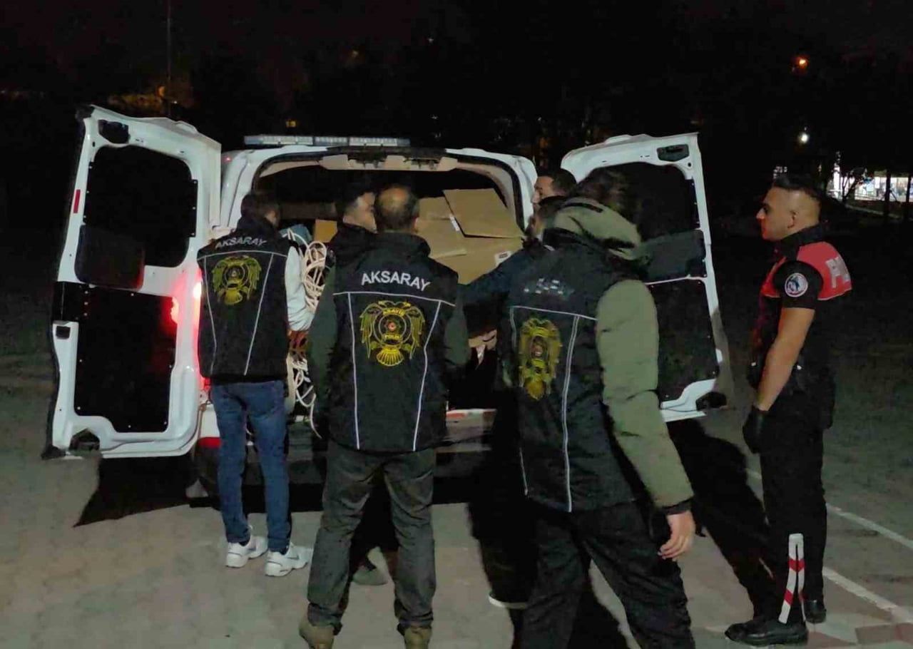 AKSARAY’DA TIR VE İNŞAATLARDAN HIRSIZLIK YAPAN ŞÜPHELİ POLİSİN OPERASYONUYLA ÇALDIĞI MALZEMELERLE...
