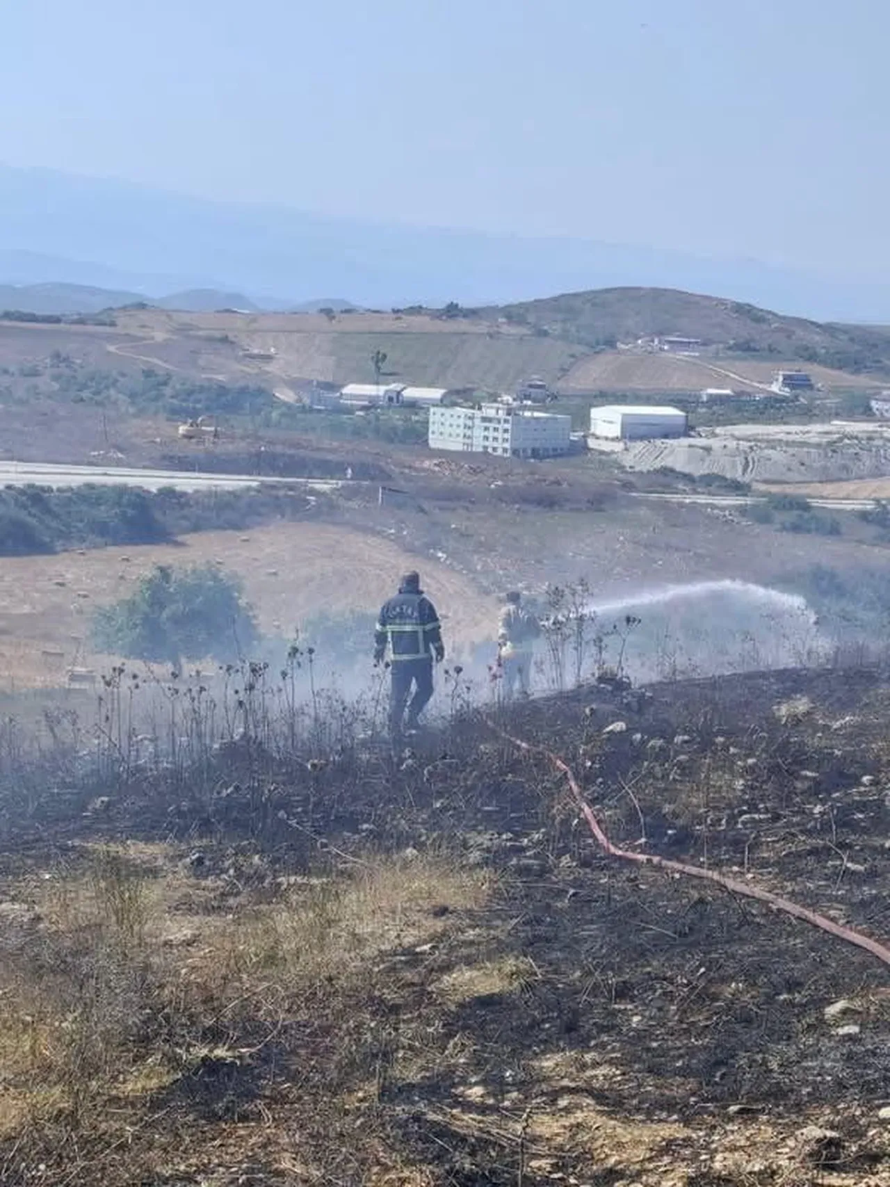YAYLADAĞI’NIN YALAZ MAHALLESİ’NDE ÇIKAN ARAZİ YANGINI, EKİPLERİN HIZLI MÜDAHALESİYLE GENİŞ ALANA...