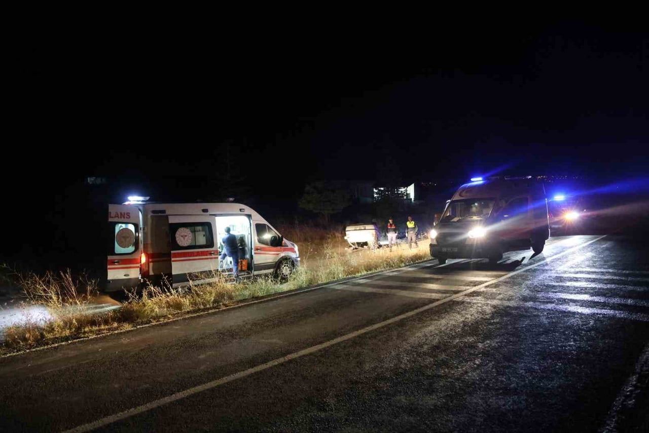 NEVŞEHİR’DE KONTROLDEN ÇIKAN OTOMOBİL ŞARAMPOLE DEVRİLDİKTEN SONRA TAKLA ATARAK DURABİLDİ. KAZADA...