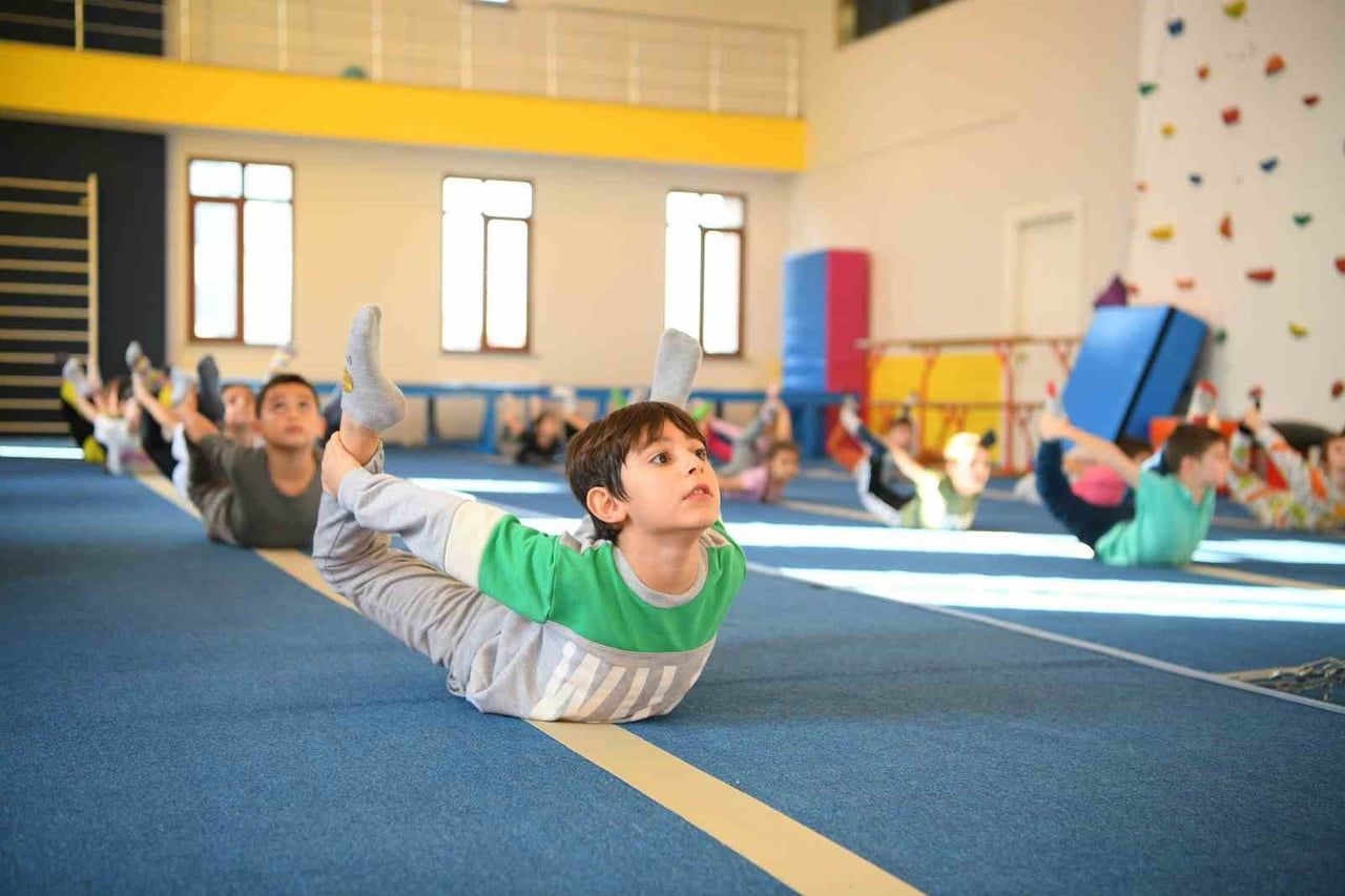 ÇAYIROVA BELEDİYESİNİN KIŞ SPOR OKULLARINDA YENİ DÖNEM KAYITLARI BAŞLADI. FUTBOL, CİMNASTİK...