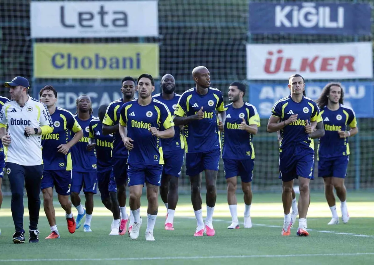 FENERBAHÇE, UEFA ŞAMPİYONLAR LİGİ PLAY-OFF TURU RÖVANŞINDA FRANSIZ EKİBİ LYON İLE OYNAYACAĞI MAÇIN...