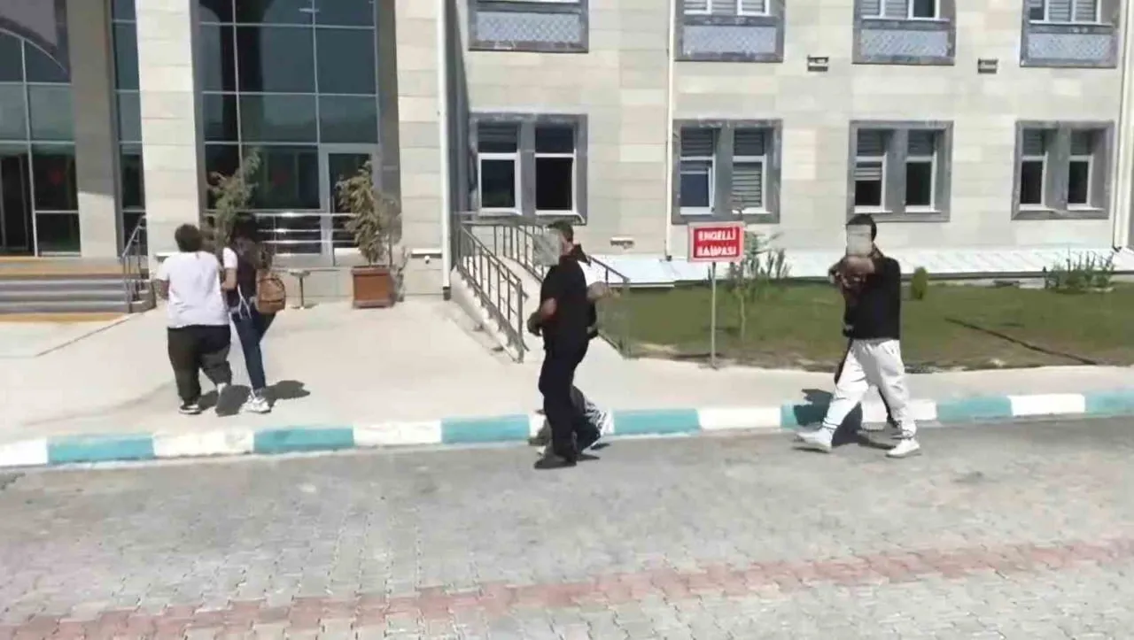 OLAYA İLİŞKİN GÖZALTINA ALINAN 4 ŞÜPHELİ HAKKINDA "PARADA SAHTECİLİK" SUÇUNDAN ADLİ İŞLEM...