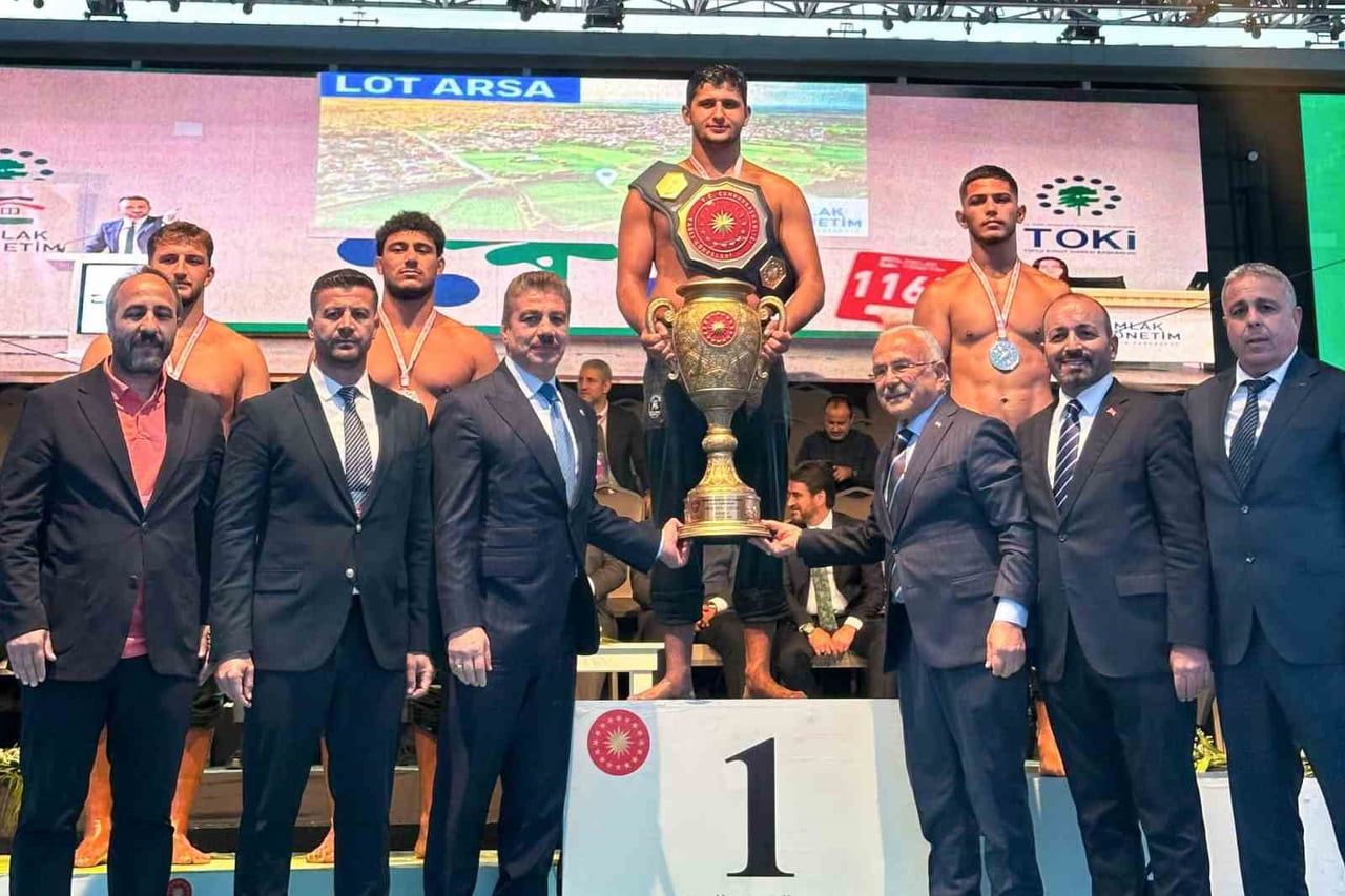 MANAVGAT BELEDİYESPOR SPORCUSU ALPER KÜÇÜK, YAĞLI GÜREŞ CUMHURBAŞKANLIĞI KUPASI’NDA KÜÇÜK ORTA...