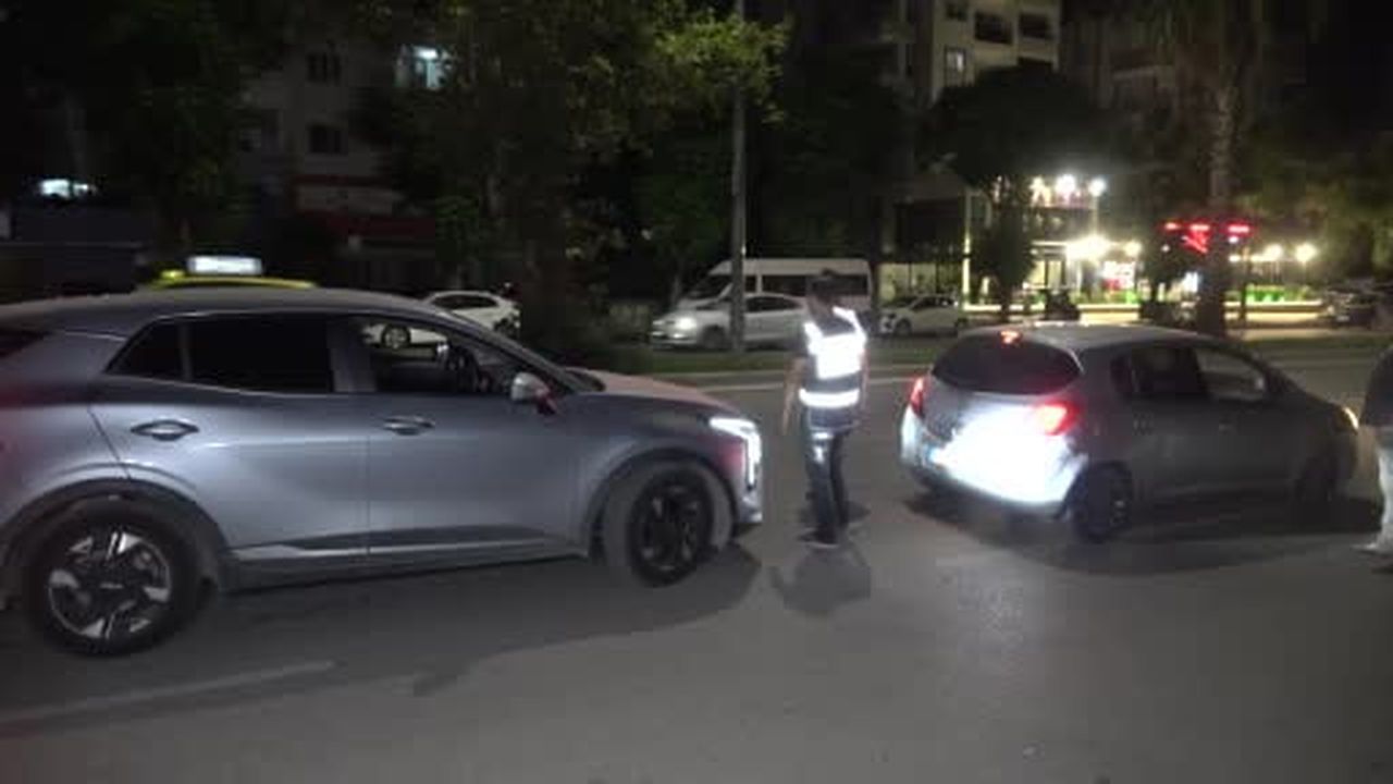 Adana polisinden sıkı denetim: 140 sürücüye 3 milyon 924 bin TL ceza
