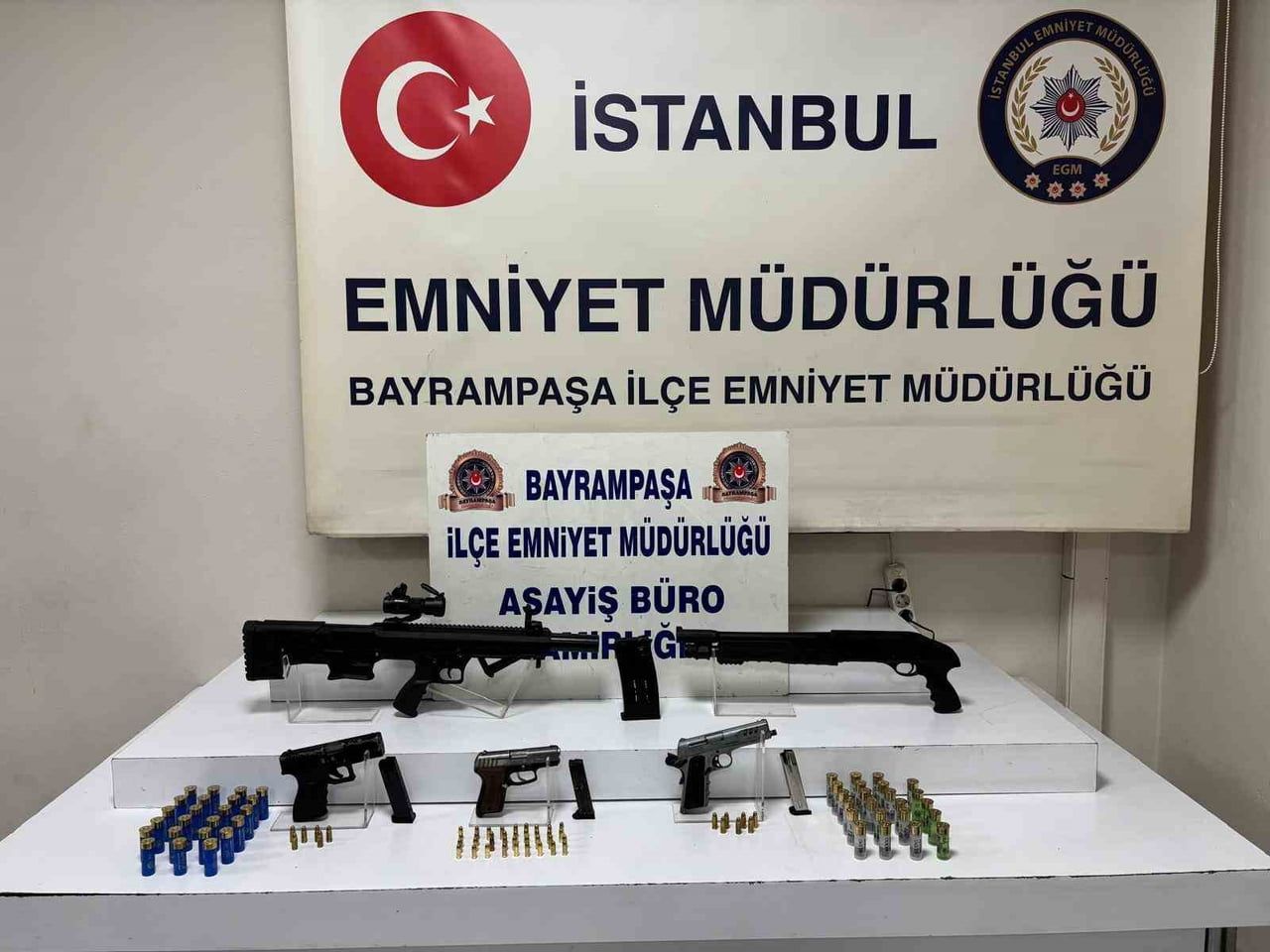 BAYRAMPAŞA’DA, RUHSATSIZ TABANCA BULUNDURAN ŞAHISLARA YÖNELİK YÜRÜTÜLEN ÇALIŞMALAR KAPSAMINDA 1...