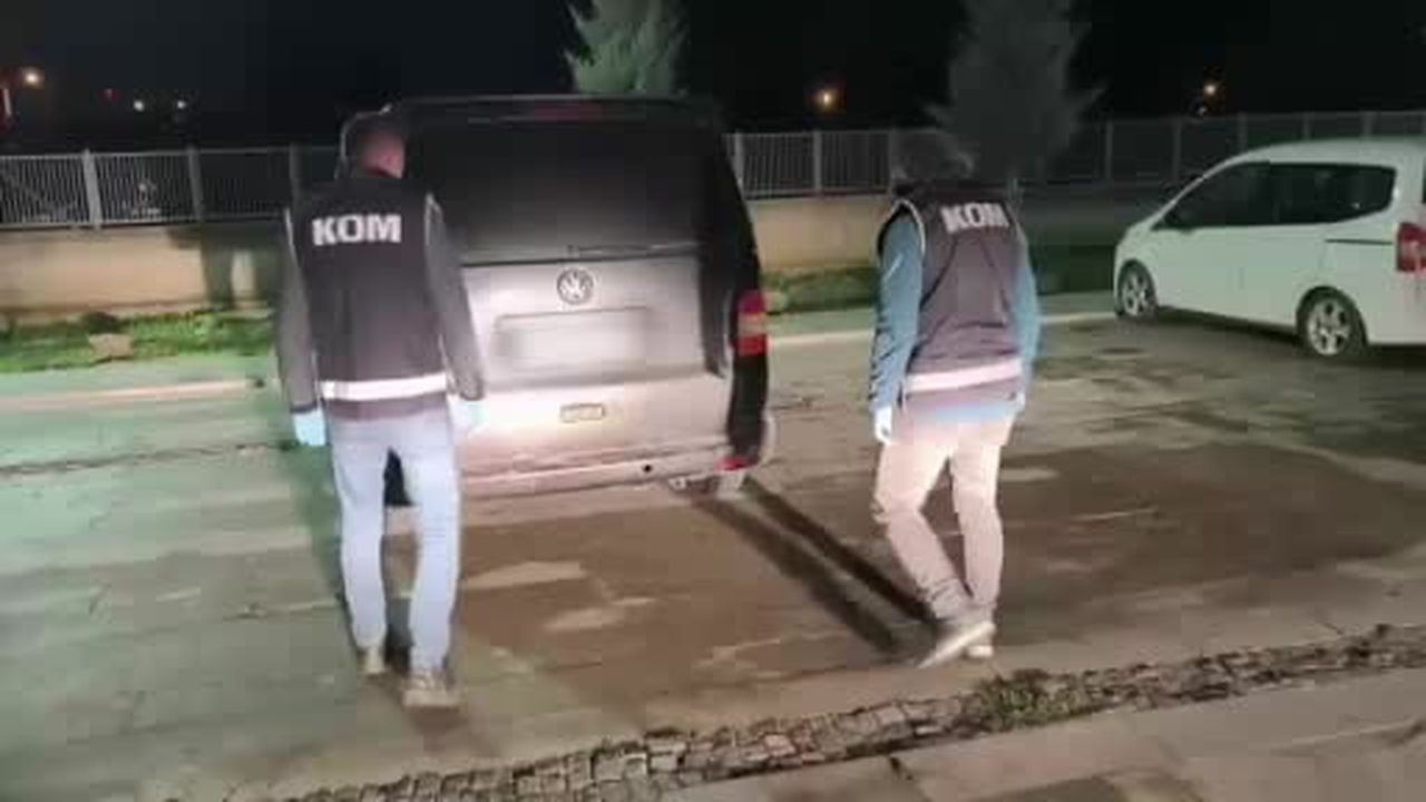 Özenle paketlenmiş kutulardan cephanelik çıktı