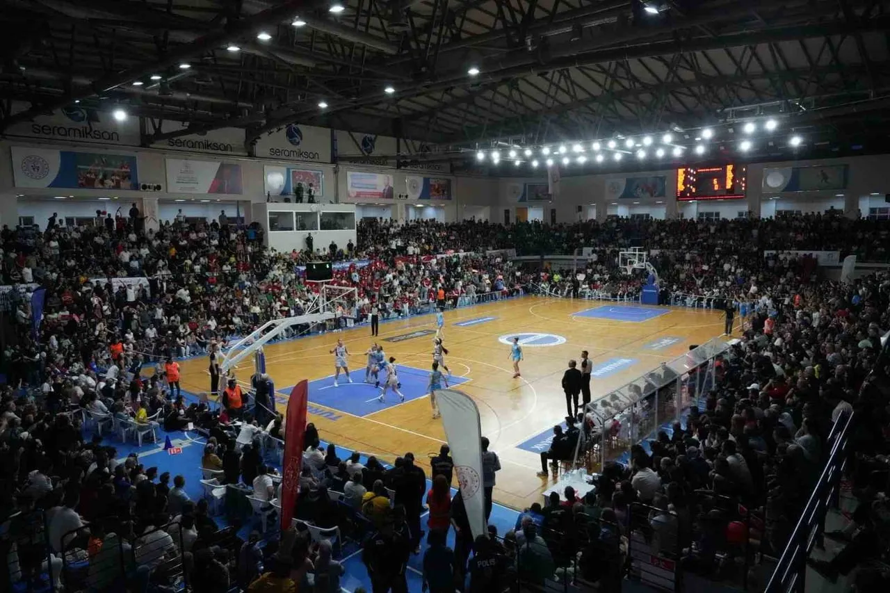 TURGUTLU BELEDİYESPOR’UN YENİ SEZON FORMA LANSMANI, KENTİN KÜLTÜREL ZENGİNLİĞİ İLE KADIN SPORUNUN...