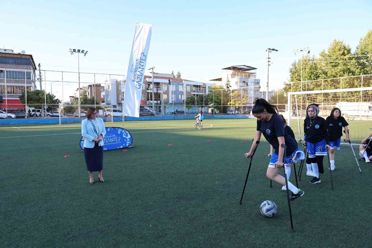 GAZİANTEP BÜYÜKŞEHİR BELEDİYESİ, TÜRKİYE'NİN İLK KADIN AMPUTE FUTBOL TAKIMI'NI HAYATA GEÇİREREK...
