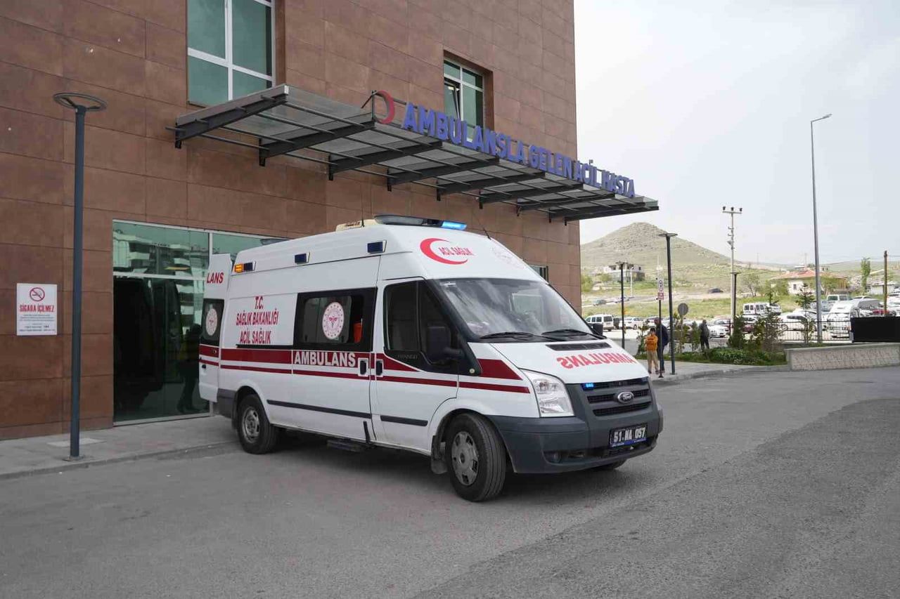 S.C.A.'NIN CENAZESİ, OLAY YERİNDE YAPILAN İNCELEMELERİN ARDINDAN MORGA KALDIRILDI.