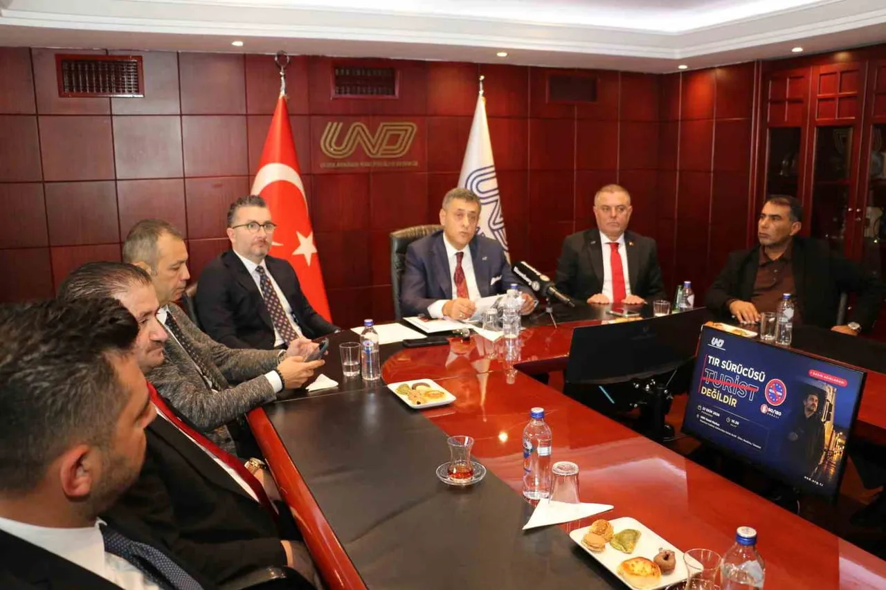 ULUSLARARASI NAKLİYECİLER DERNEĞİ (UND), AVRUPA SINIR KAPILARINDA YAŞANAN UZUN TIR KUYRUKLARI VE...